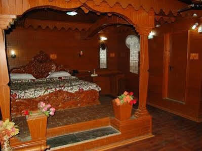 Hotel Zahgeer Continental - Srinagar Экстерьер фото