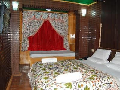 Hotel Zahgeer Continental - Srinagar Экстерьер фото