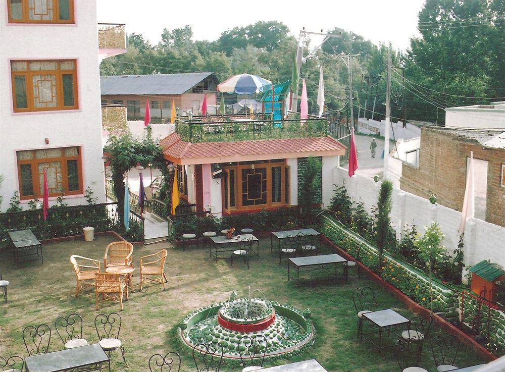 Hotel Zahgeer Continental - Srinagar Экстерьер фото